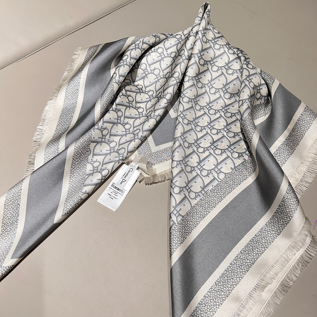 𝐃𝐢𝐨𝐫 ·Bookmark Square Scarf