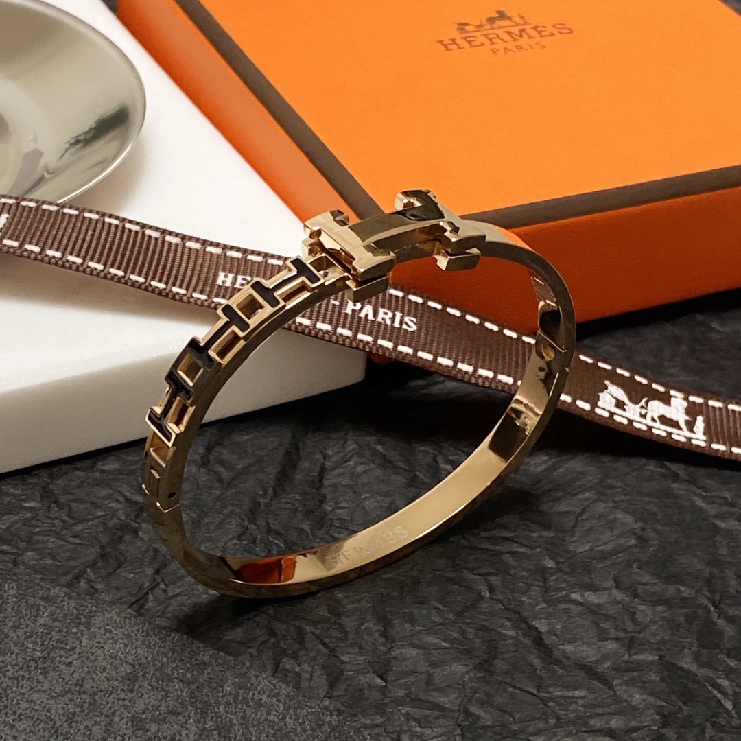 Hermes bracelet