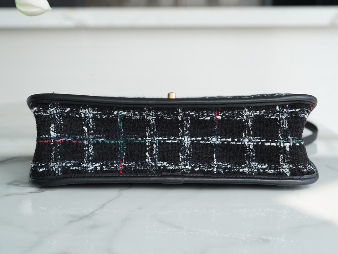 𝗖𝗛𝗔𝗡𝗘𝗟✦ Woven in tweed 𝟮𝟮k Premium Handmade Workshop Black Tweed Shoulder Bag 🖤🤍