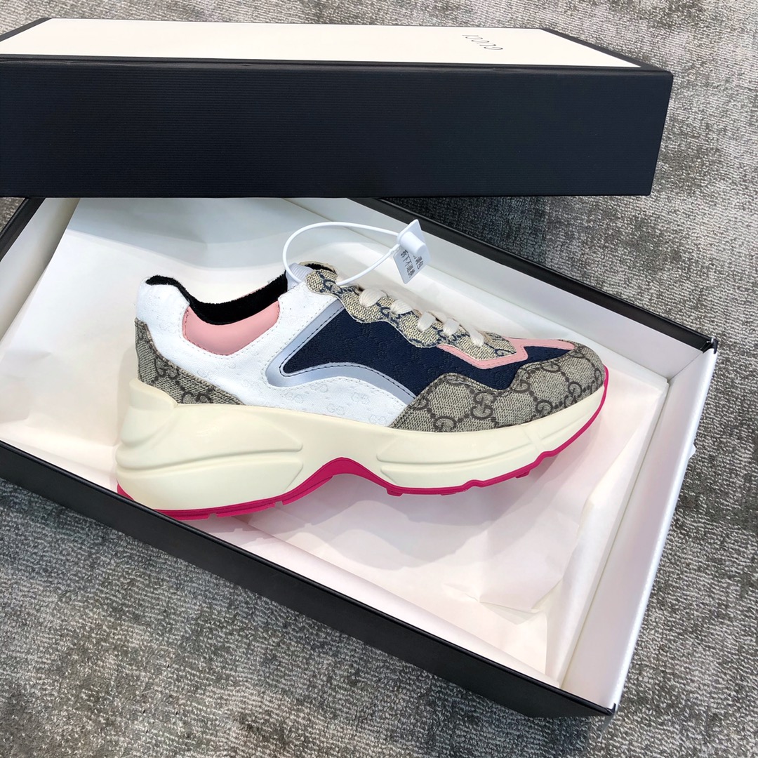 Gucci canvas cowhide interspersed with pink leather stripes trimmed poppet shoes pink spelling