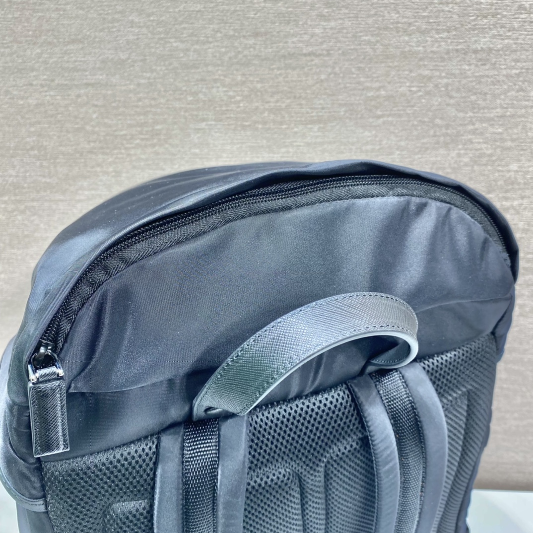 𝐏𝐑𝐀𝐃𝐀 New hiking bag 2VZ090