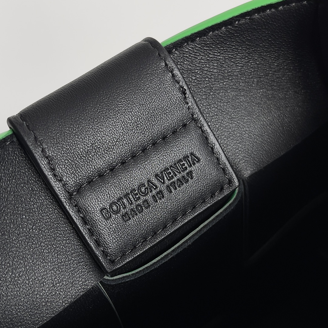 Bottega Veneta BV Mobile Phone Bag Parrot Green/Black #729298