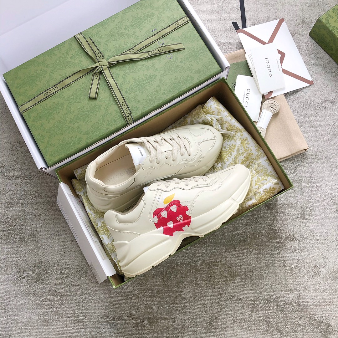 Gucci Pops This collection has a lot of flora and fauna in the original material Red Apple