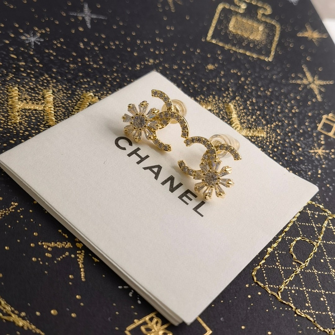 CHANEL🇫🇷Xiaoxiang imported square diamond camellia letter pearl earrings earrings jewelry