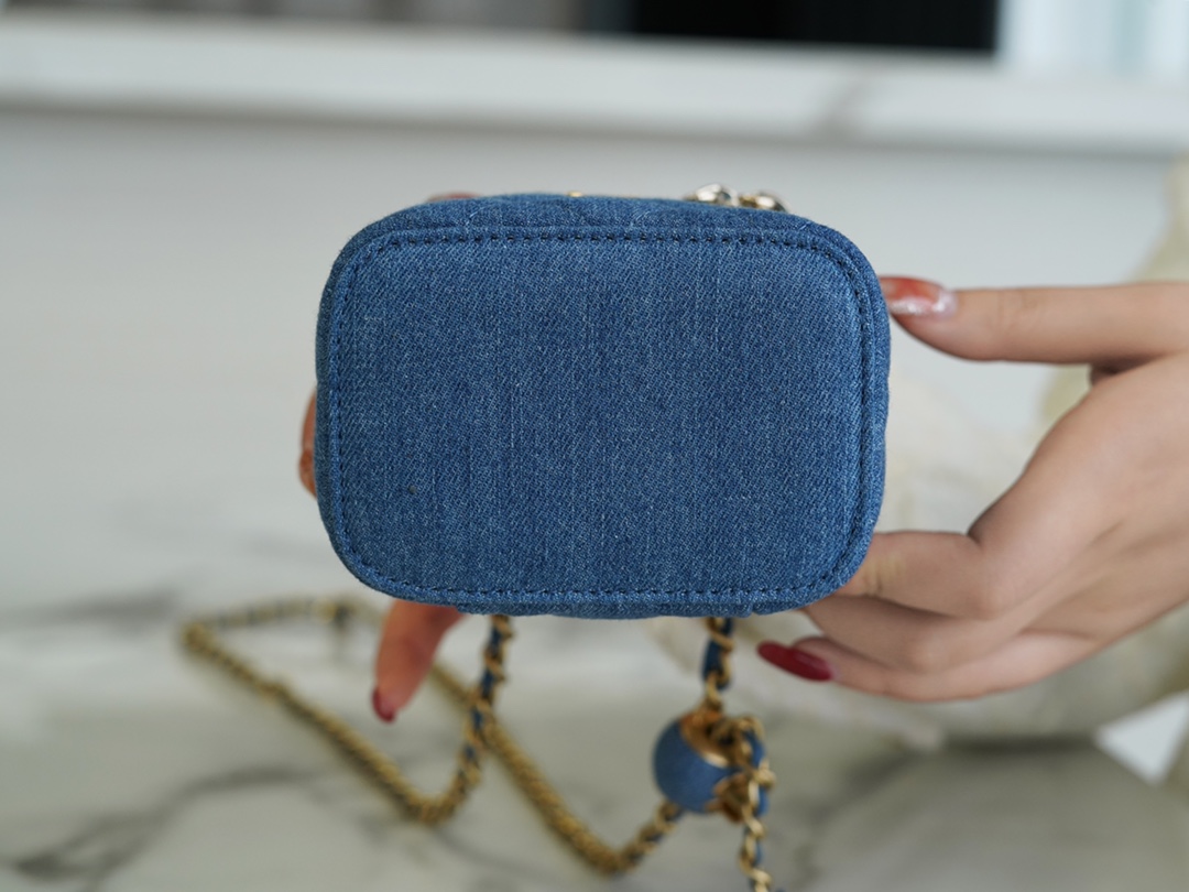 𝐂𝐇𝐀𝐍𝐄𝐋 Box Bag 22𝐶 Denim Denim Metal Ball Small Box