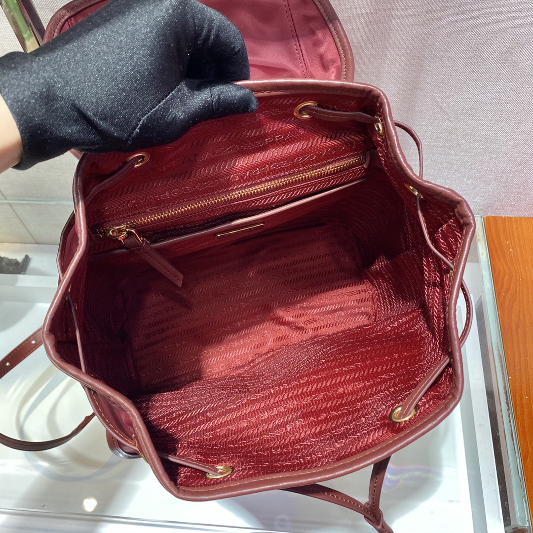 𝐏𝐑𝐀𝐃𝐀 New backpack 1BZ677A