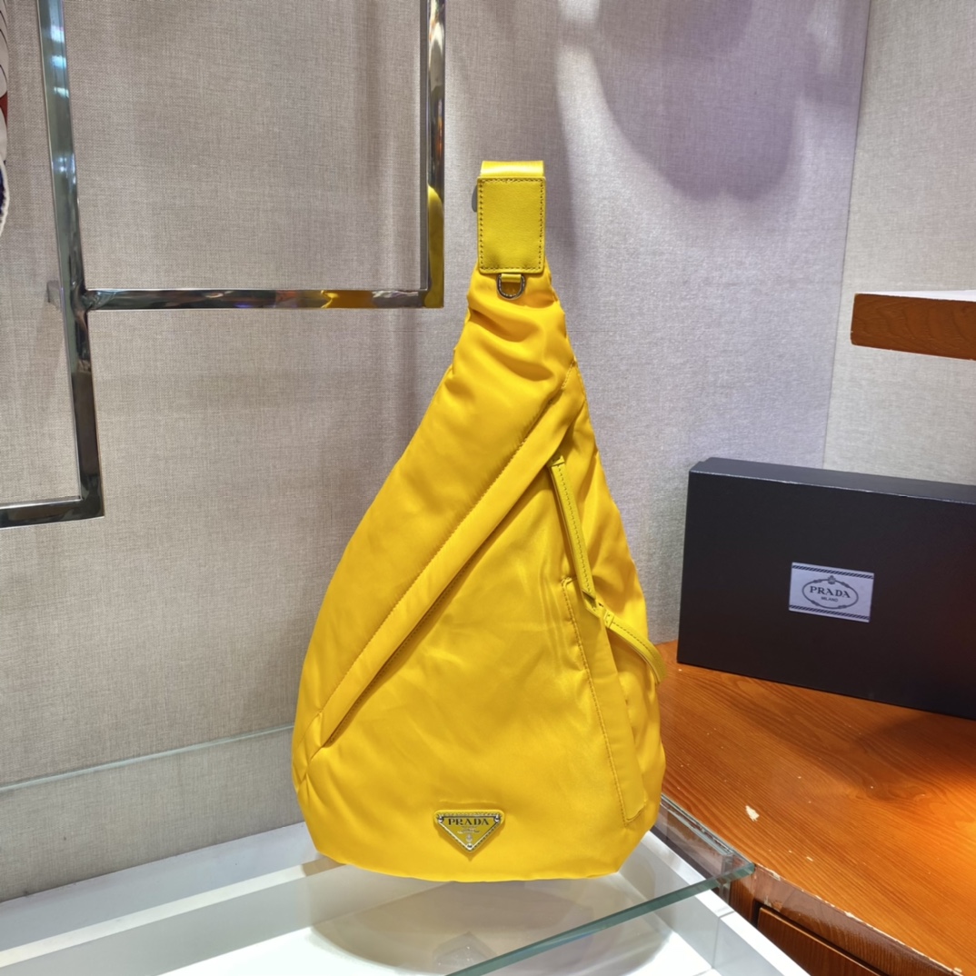 𝐏𝐑𝐀𝐃𝐀 New Chest Bag 2VZ092