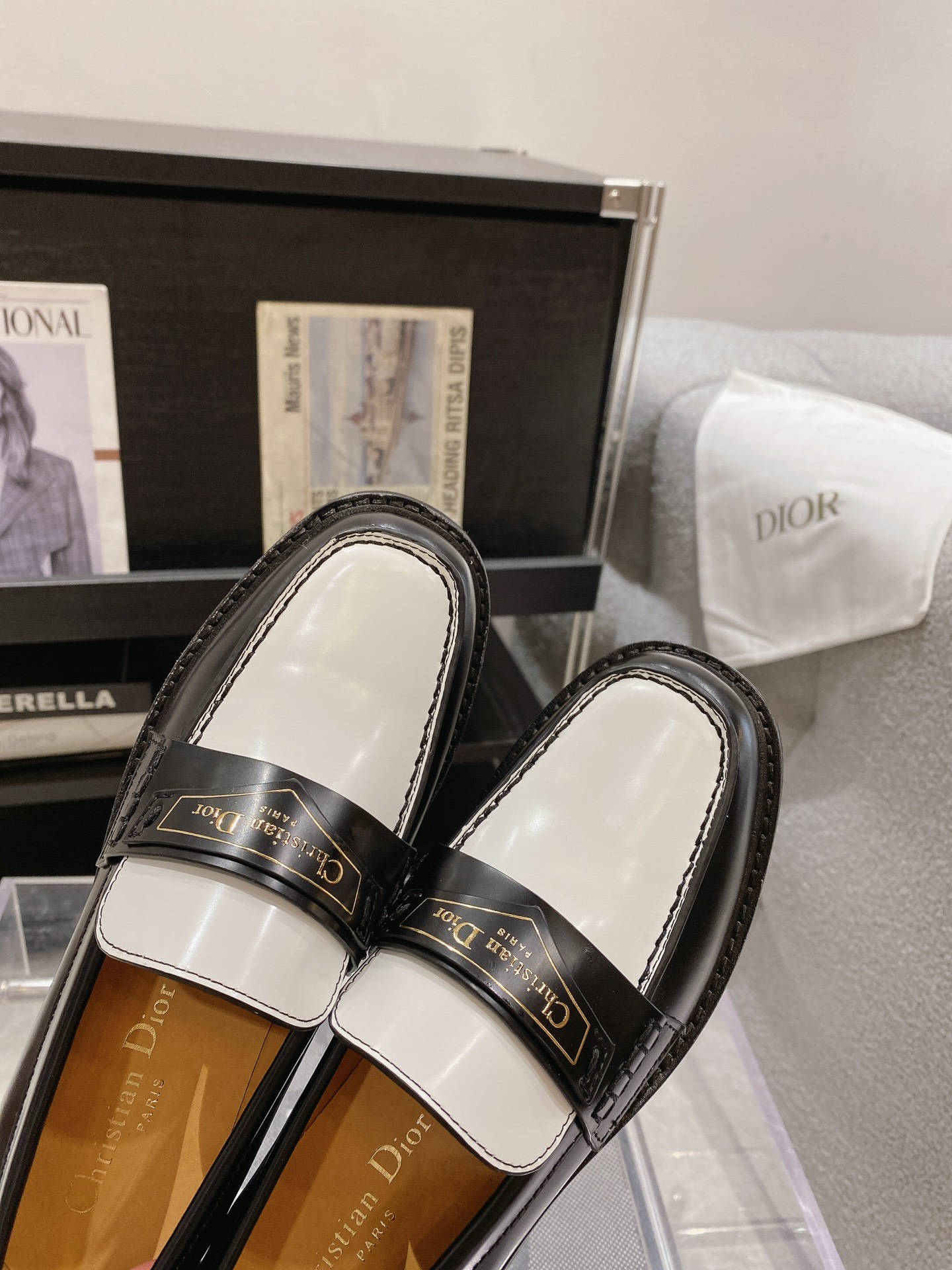 DIOR Early Spring 2023 New Loafers Black and White