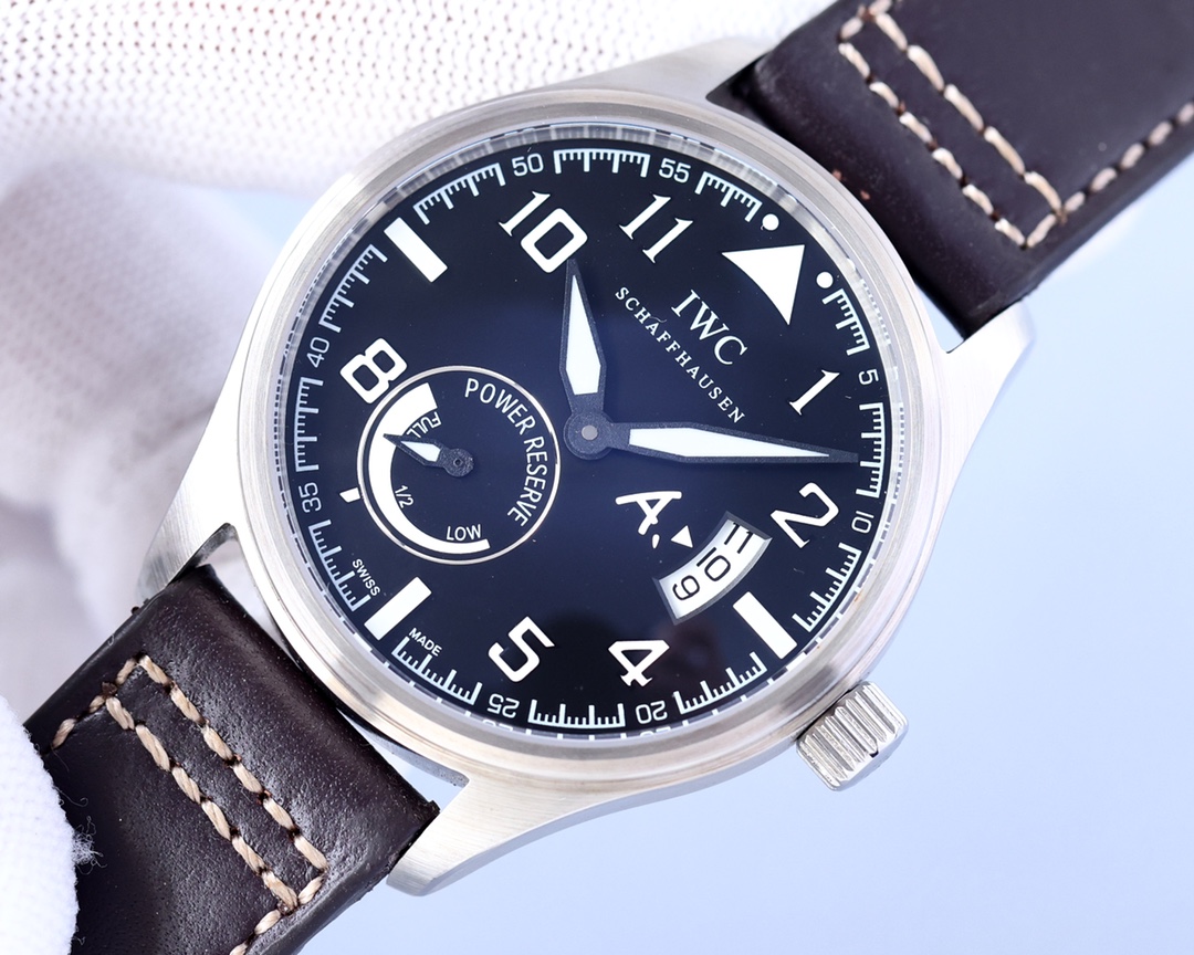 IWC- The line staff series lW5127537 movement automatic mechanical Swiss machine 2824 316 stainless steel