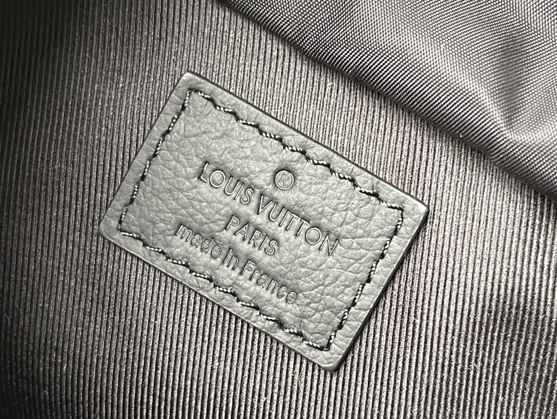 𝐋𝐎𝐔𝐈𝐒 𝐕𝐔𝐈𝐓𝐓𝐎𝐍  M82248