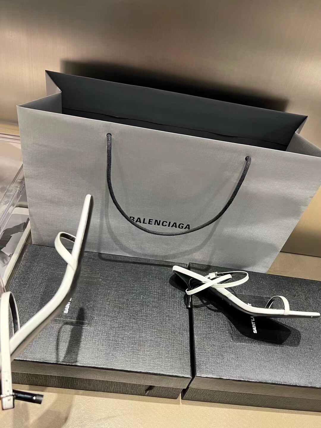 𝙎𝙖𝙞𝙣𝙩 𝙇𝙖𝙪𝙧𝙚𝙣𝙩 | 𝟐𝟎𝟐𝟐/𝐒𝐒 𝐧𝐞𝐰 YSL｜New Roman sandals crystal sheepskin