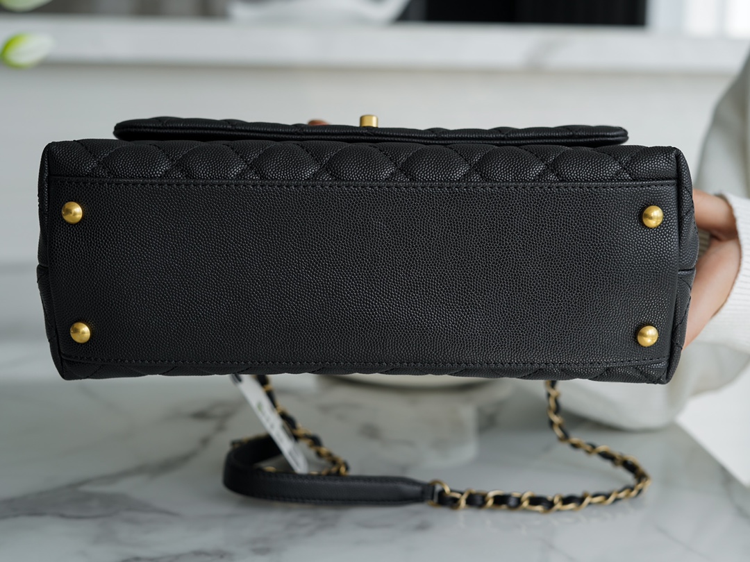 CHANEL 𝐂𝐨𝐂𝐨 𝐇𝐚𝐧𝐝𝐥𝐞 Lizard skin handle Medium Black