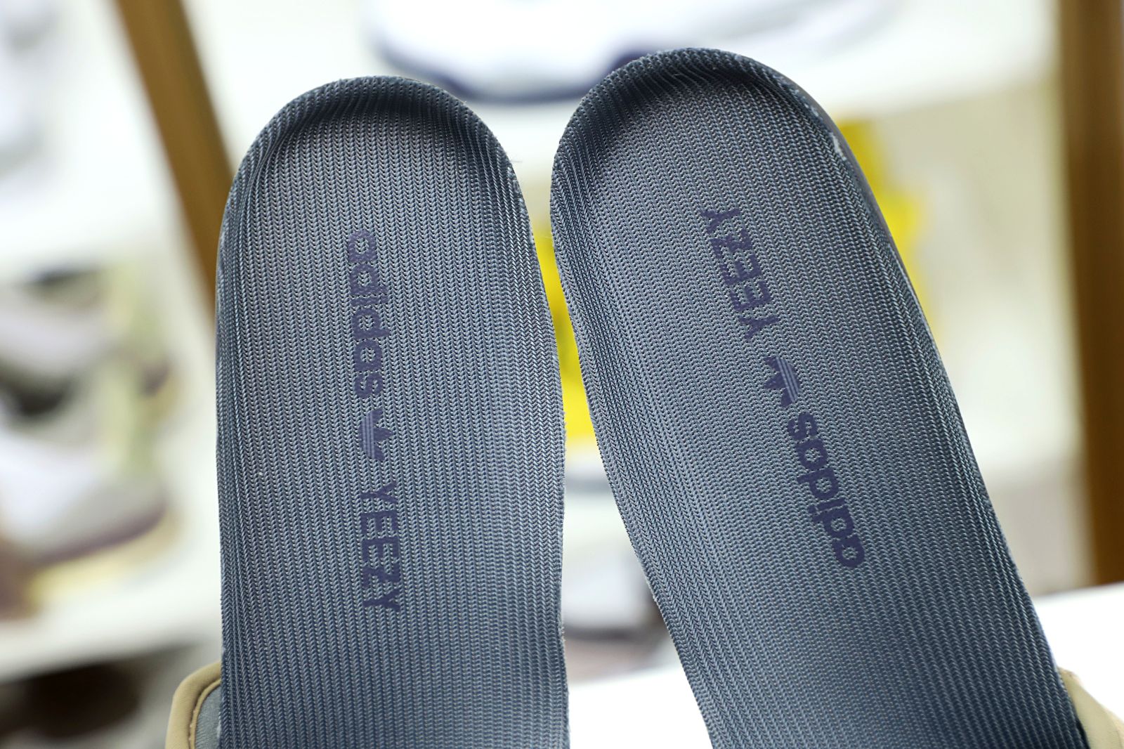 YEEZY BOOST 350 V2 EARTH