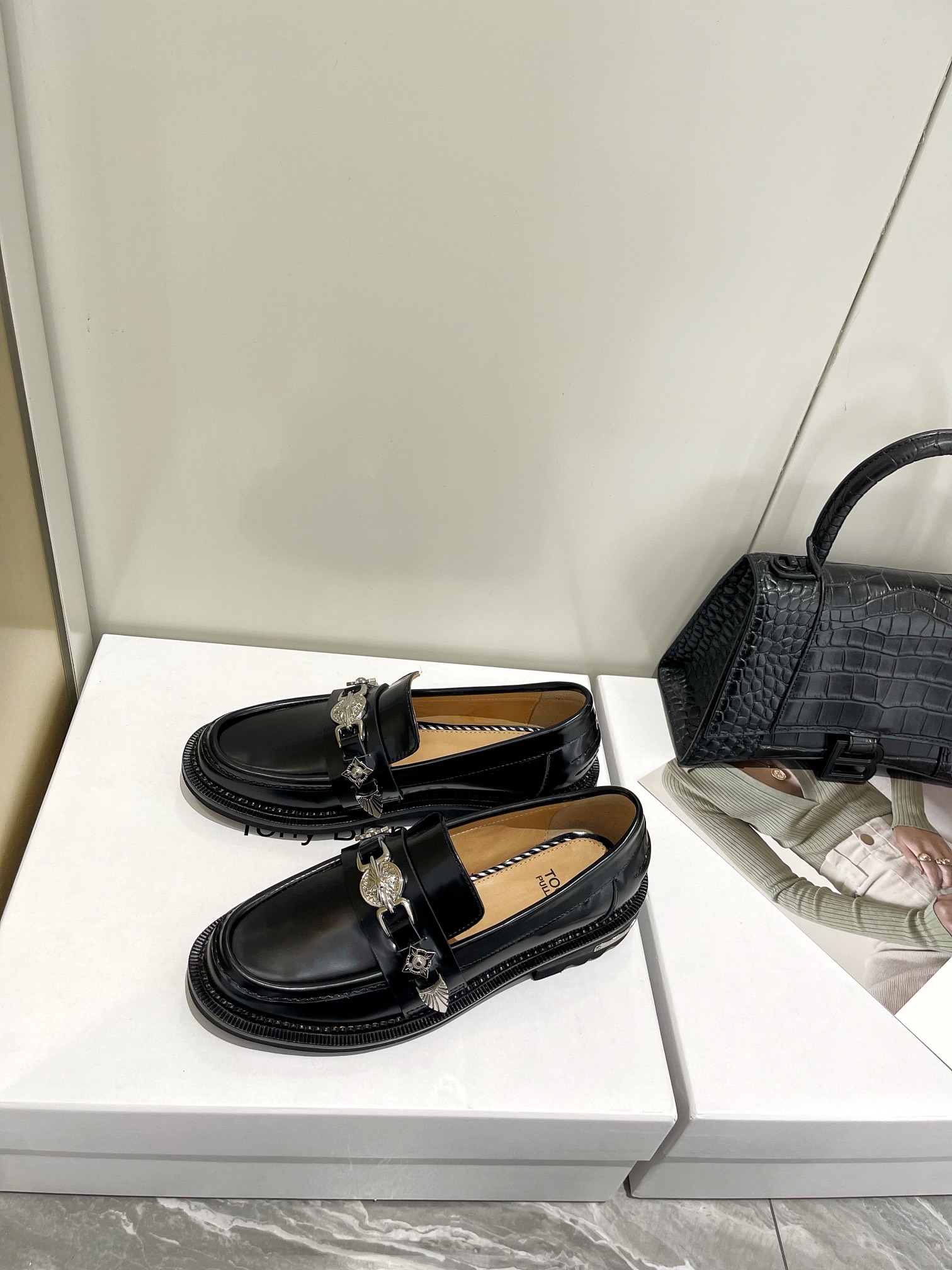 𝐓𝐨𝐠𝐚 𝐏𝐮𝐥𝐥𝐚 ｜𝟐𝟎𝟐𝟐/𝐒𝐒 𝐧𝐞𝐰 Toga Pulla 2022/FW Heavy Crafted Loafers