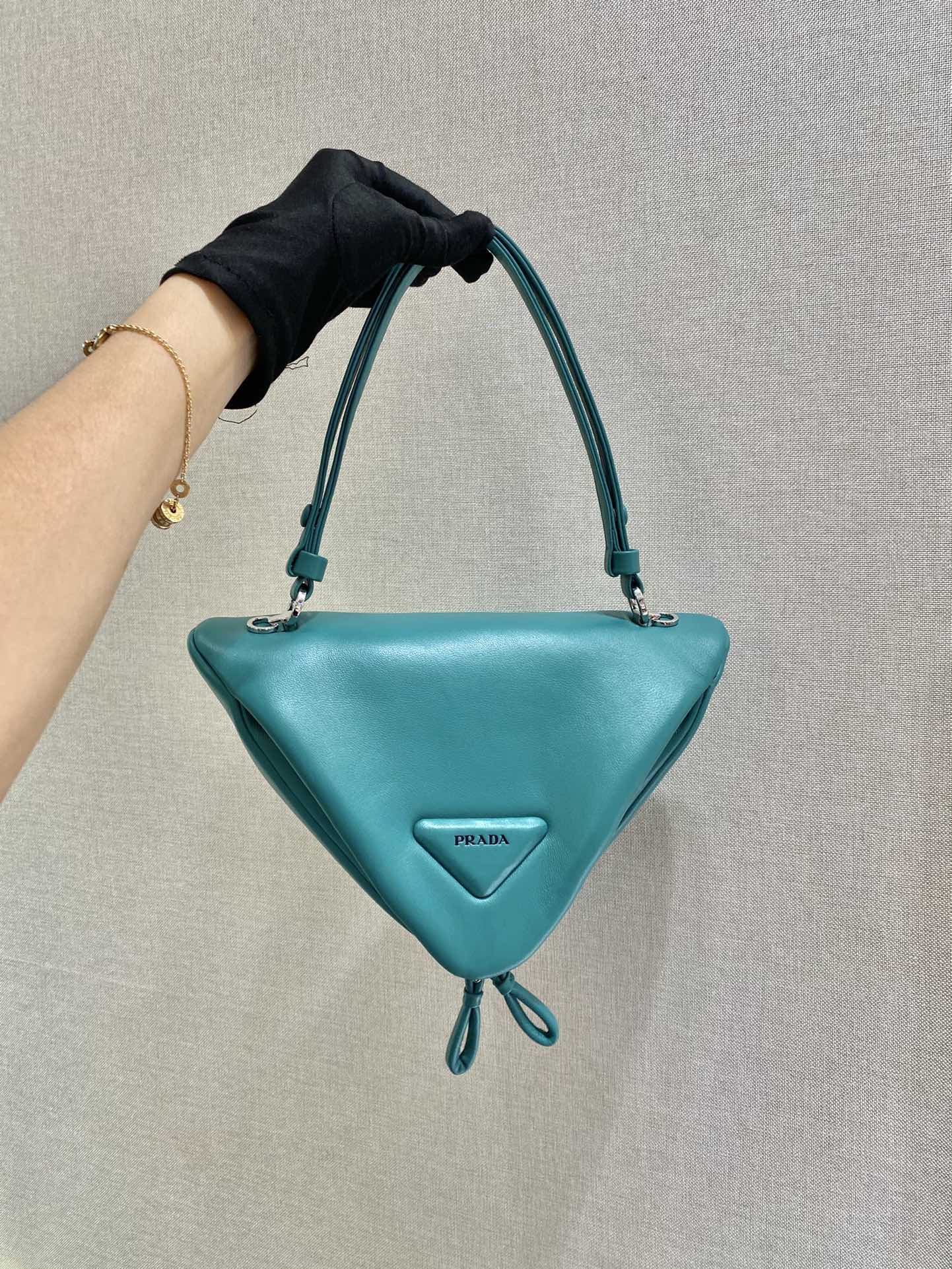 𝐏𝐑𝐀𝐃𝐀 New Women's Bag  1BA315