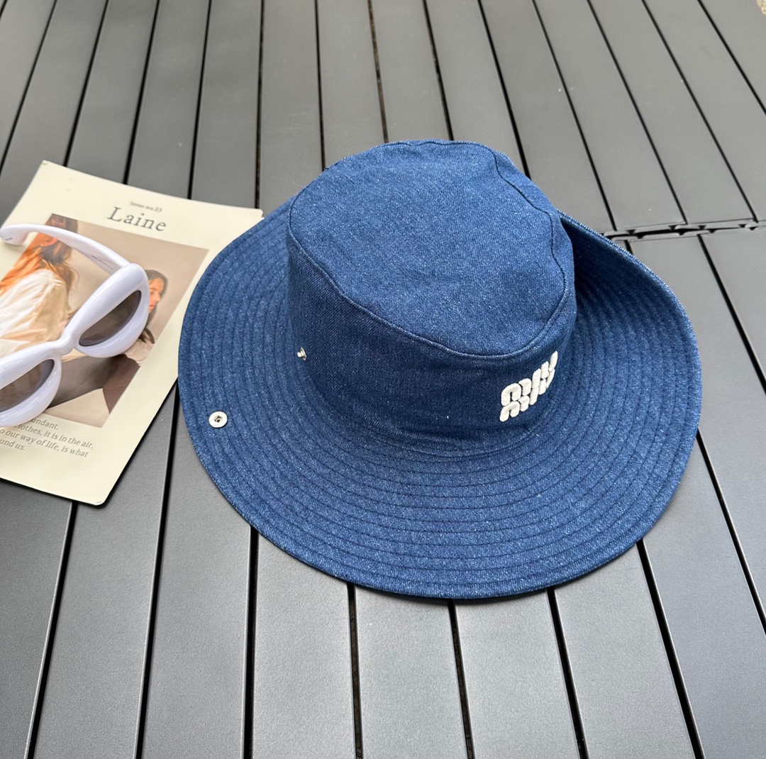 miumiu bucket hat
