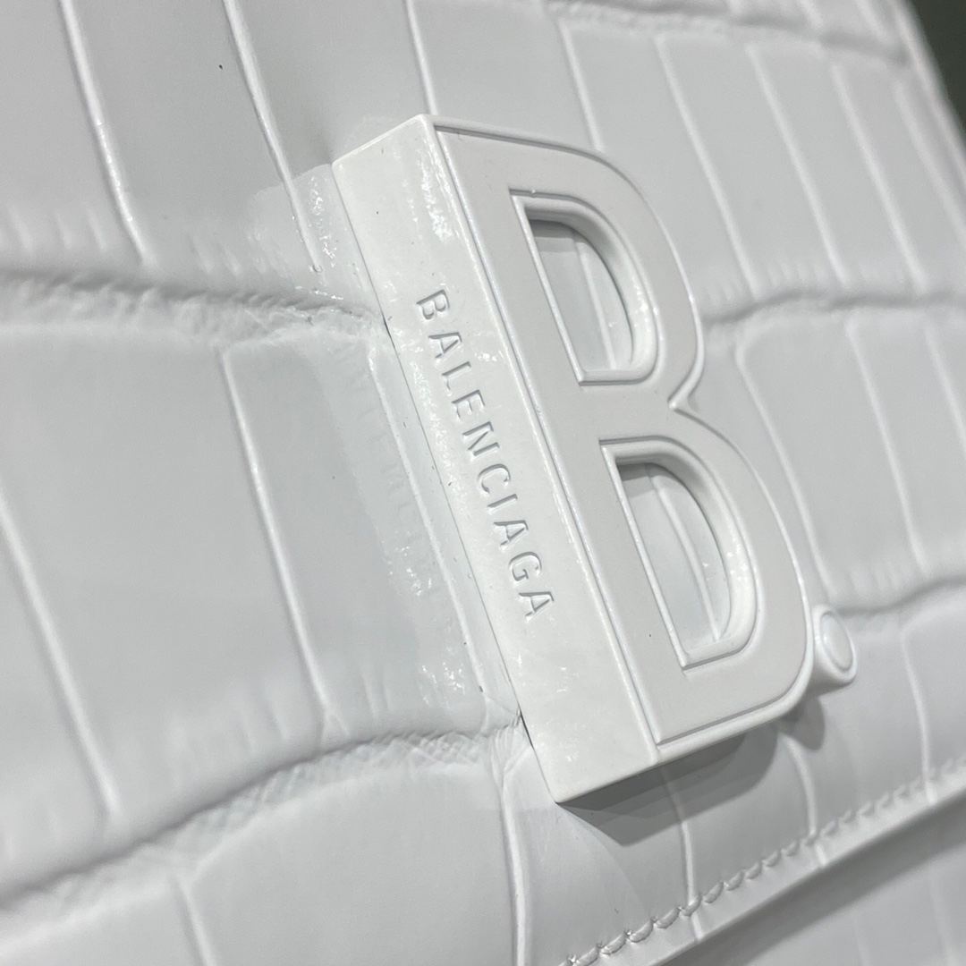 BALENCIAGA 𝘀𝗺𝗮𝗹𝗹 𝗯𝗮𝗴 crocodile print white buckle