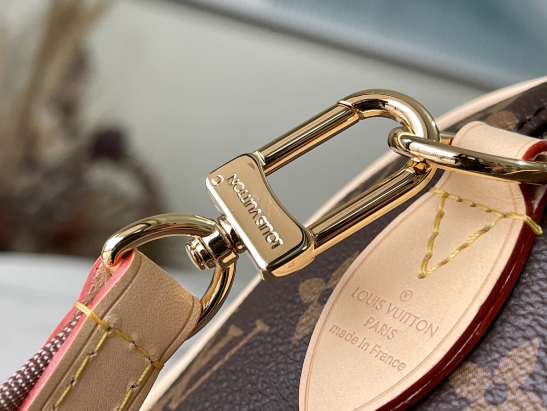 𝐋𝐎𝐔𝐈𝐒 𝐕𝐔𝐈𝐓𝐓𝐎𝐍     M46222