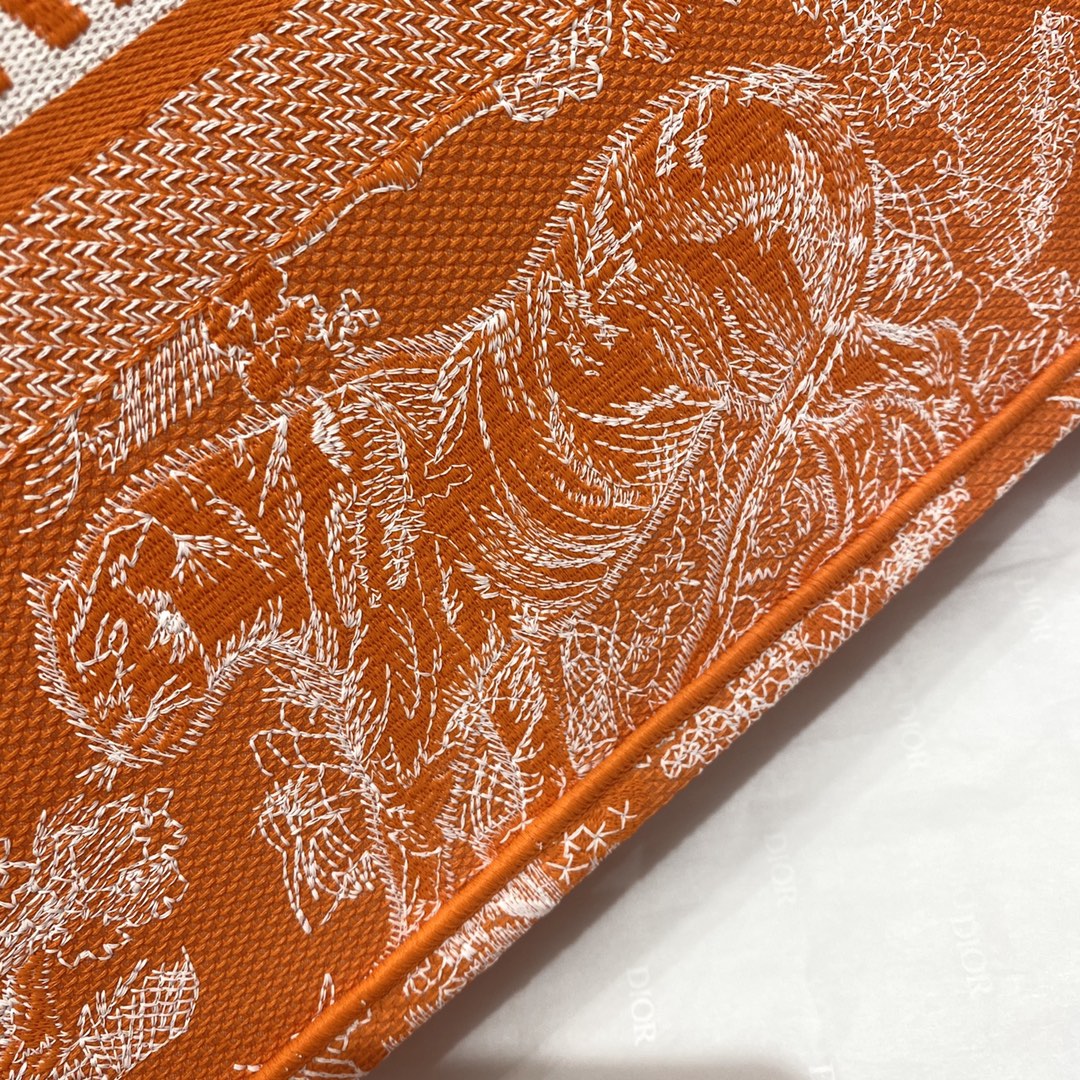 DIOR TOTE Tiger Embroidery Fluorescent Collection