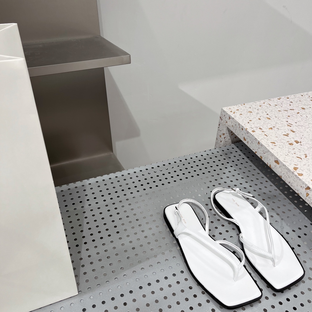 𝐓𝐇𝐄 𝐑𝐎𝐖｜𝟐𝟎𝟐𝟐/𝐒𝐒 𝐧𝐞𝐰 New The row 2022/fw Retro Minimalist Sandals