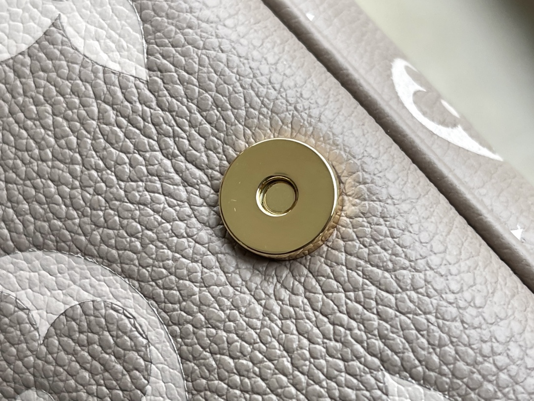 𝐋𝐎𝐔𝐈𝐒 𝐕𝐔𝐈𝐓𝐓𝐎𝐍     M46388