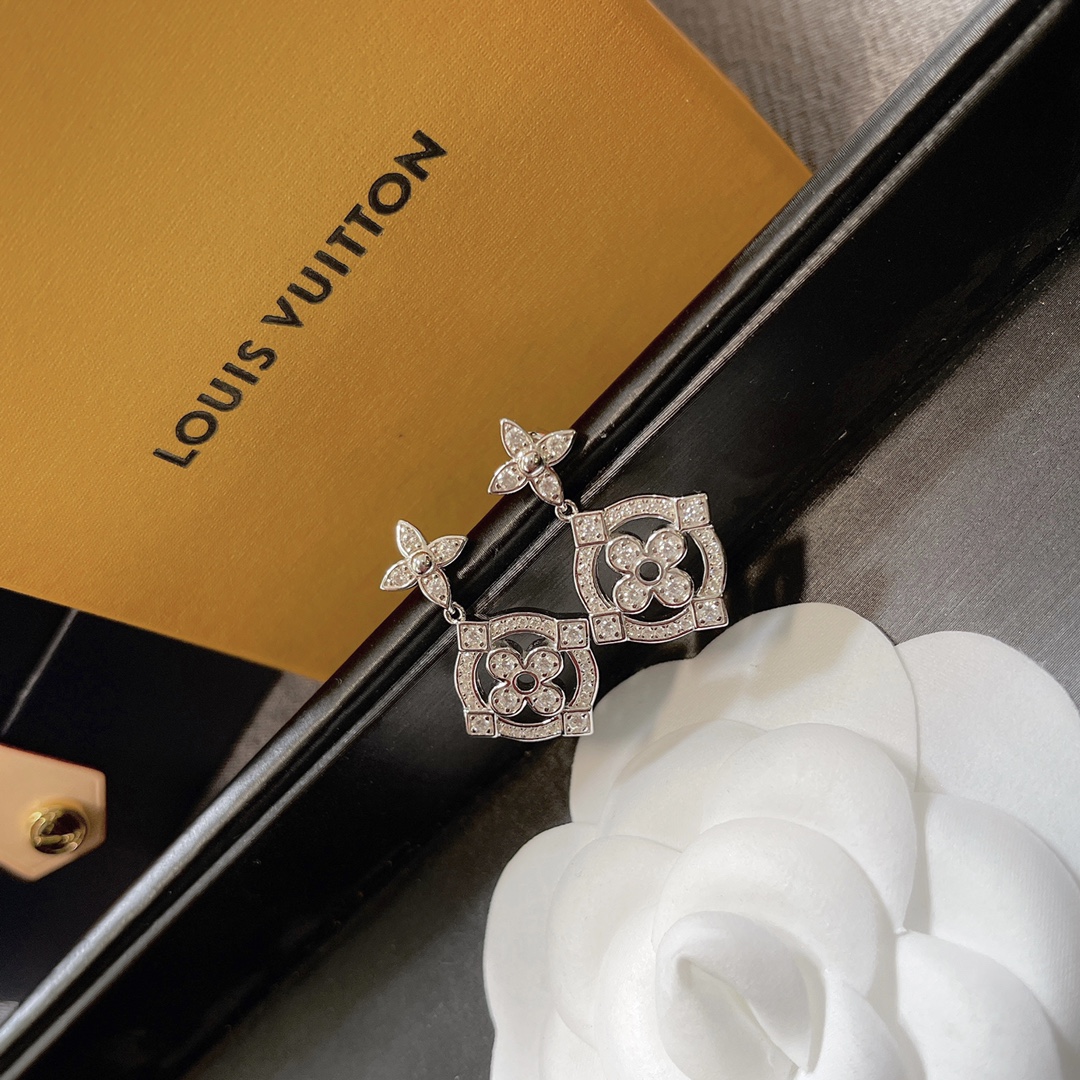 Louis Vuitton Lv new flower stud earrings