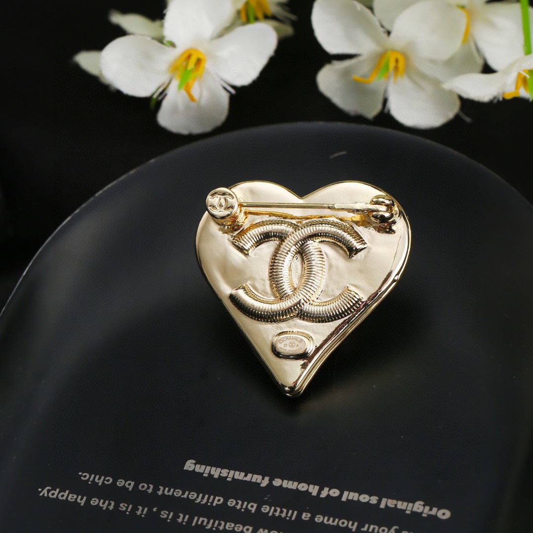 CHANEL🇫🇷Xiaoxiang's latest heart💗Lambskin earrings love💗double C brooch