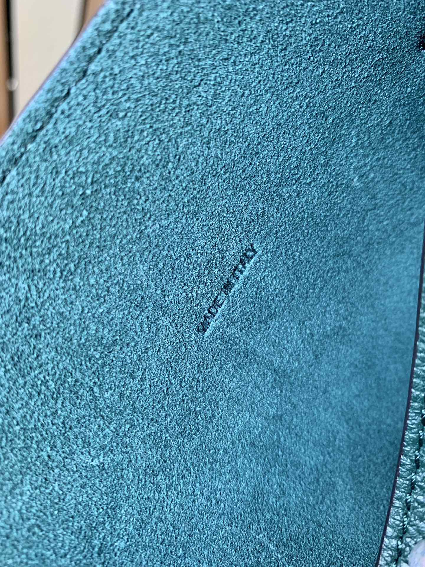 𝐂𝐞𝐥𝐢𝐧𝐞 Bigbag bucket nano  calfskin