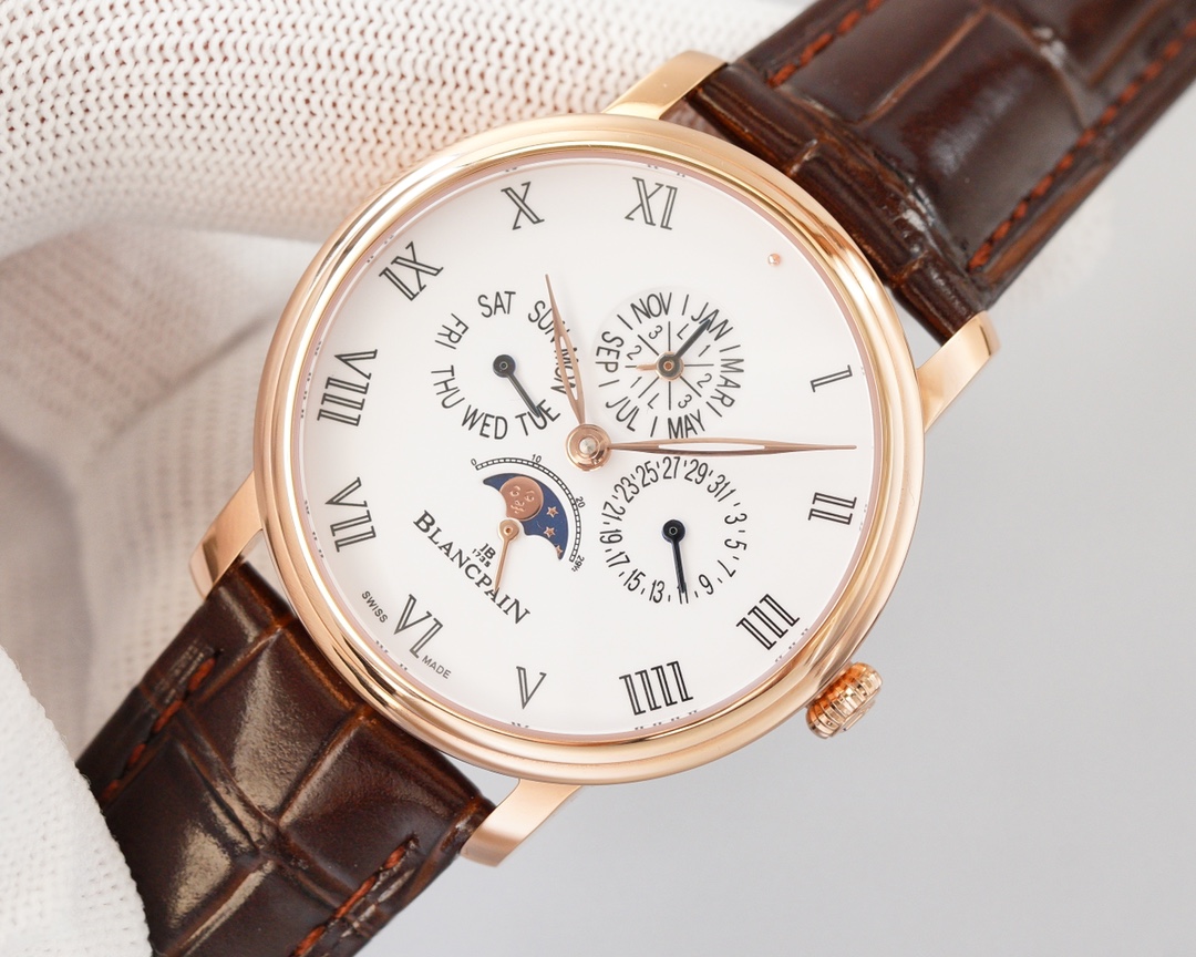 Blancpain - This functional watch comes from the classic Blancpain collection