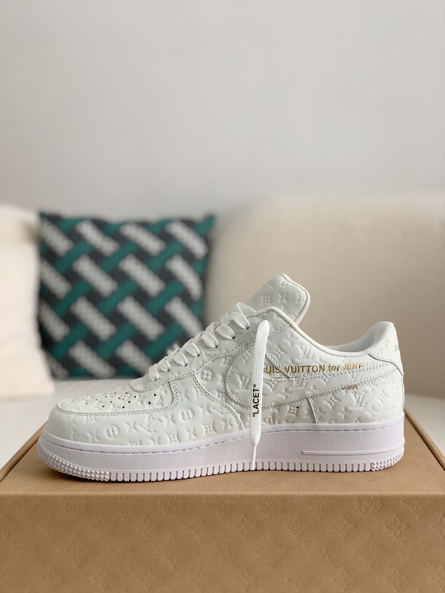 LOUIS VUITTON × NIKE AIR FORCE 1 Sneaker