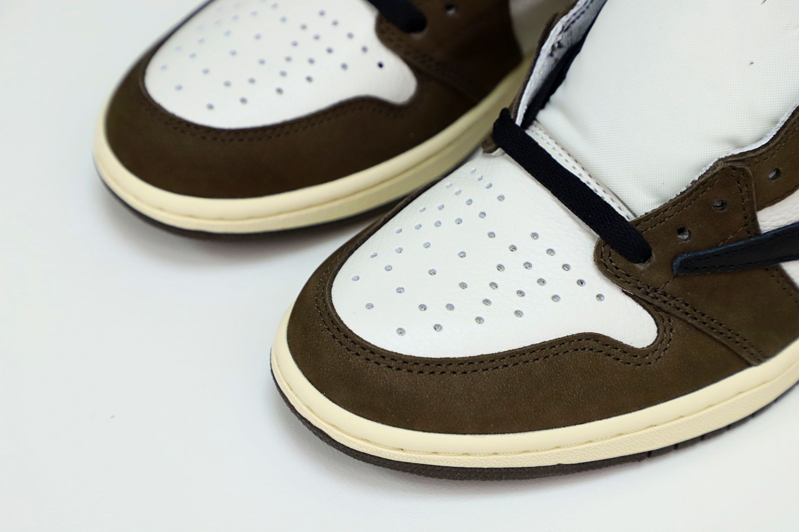 TRAVIS SCOTT X AIR JORDAN 1 RETRO HIGH OG MOCHA