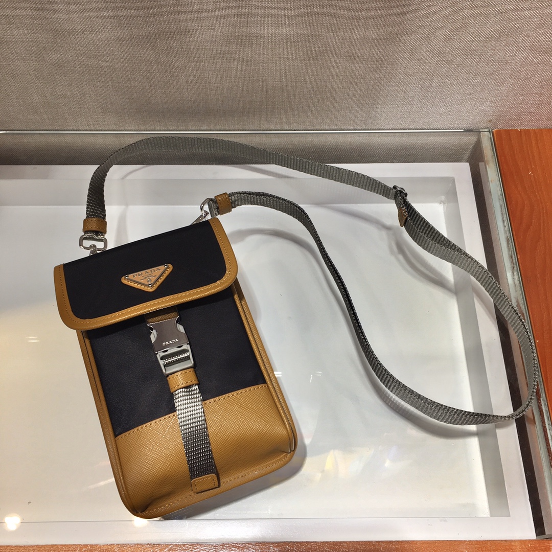 𝐏𝐑𝐀𝐃𝐀𝐀 New cell phone bag