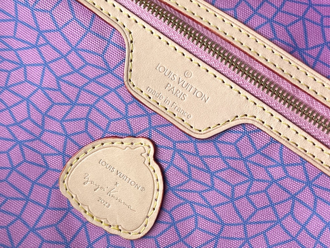 𝐋𝐎𝐔𝐈𝐒 𝐕𝐔𝐈𝐓𝐓𝐎𝐍  M46468