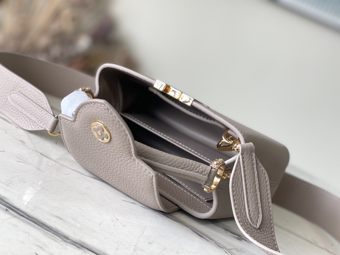 𝐋𝐎𝐔𝐈𝐒 𝐕𝐔𝐈𝐓𝐓𝐎𝐍  M48865