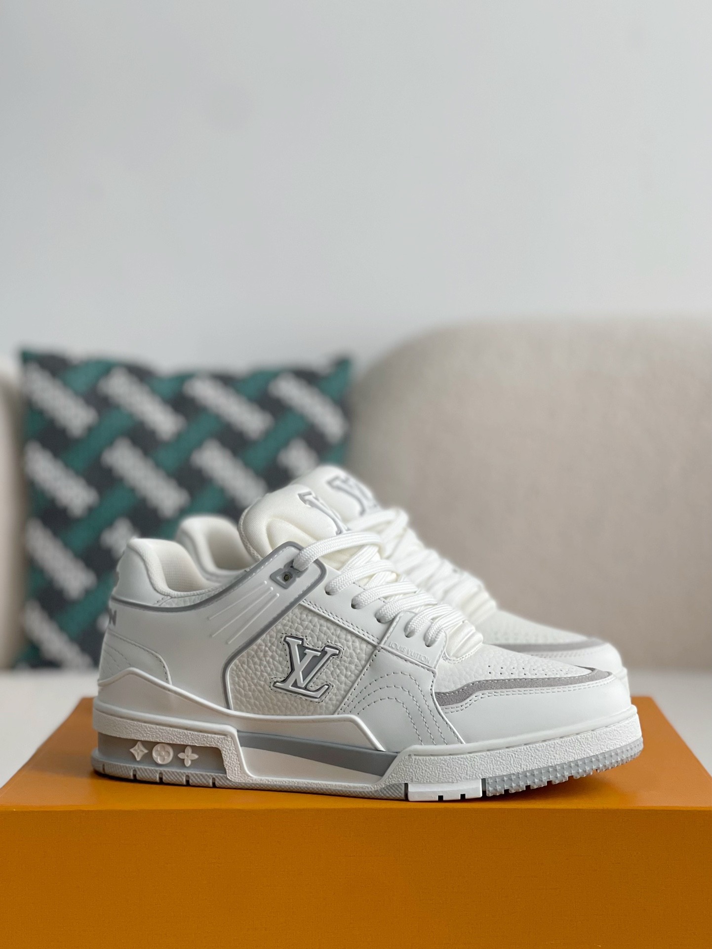 LOUIS VUITTON SNEAKERS