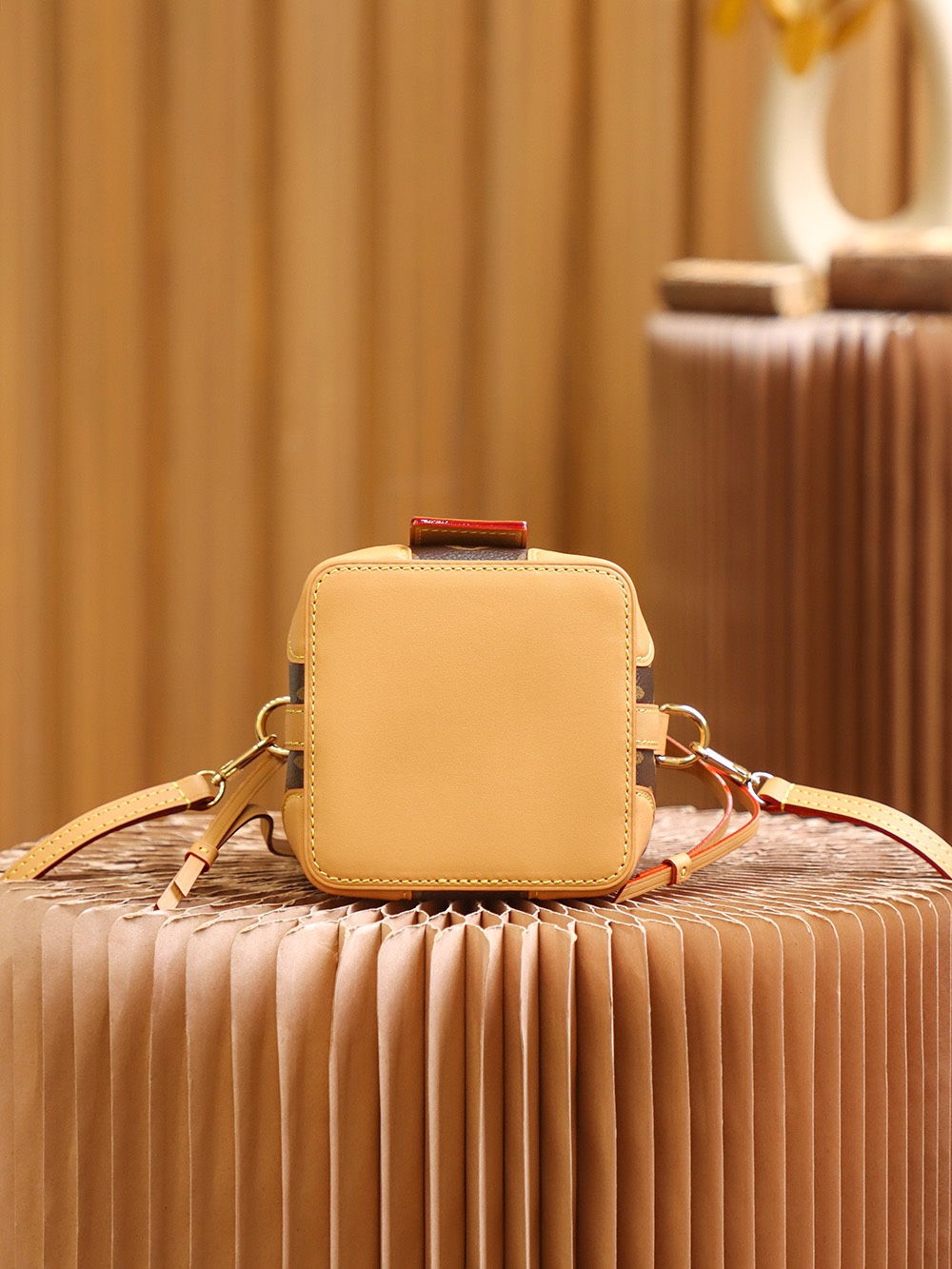 Louis Vuitton ๐๐จ๐ ๐๐ฎ๐ซ๐ฌ๐ small bucket #M57099