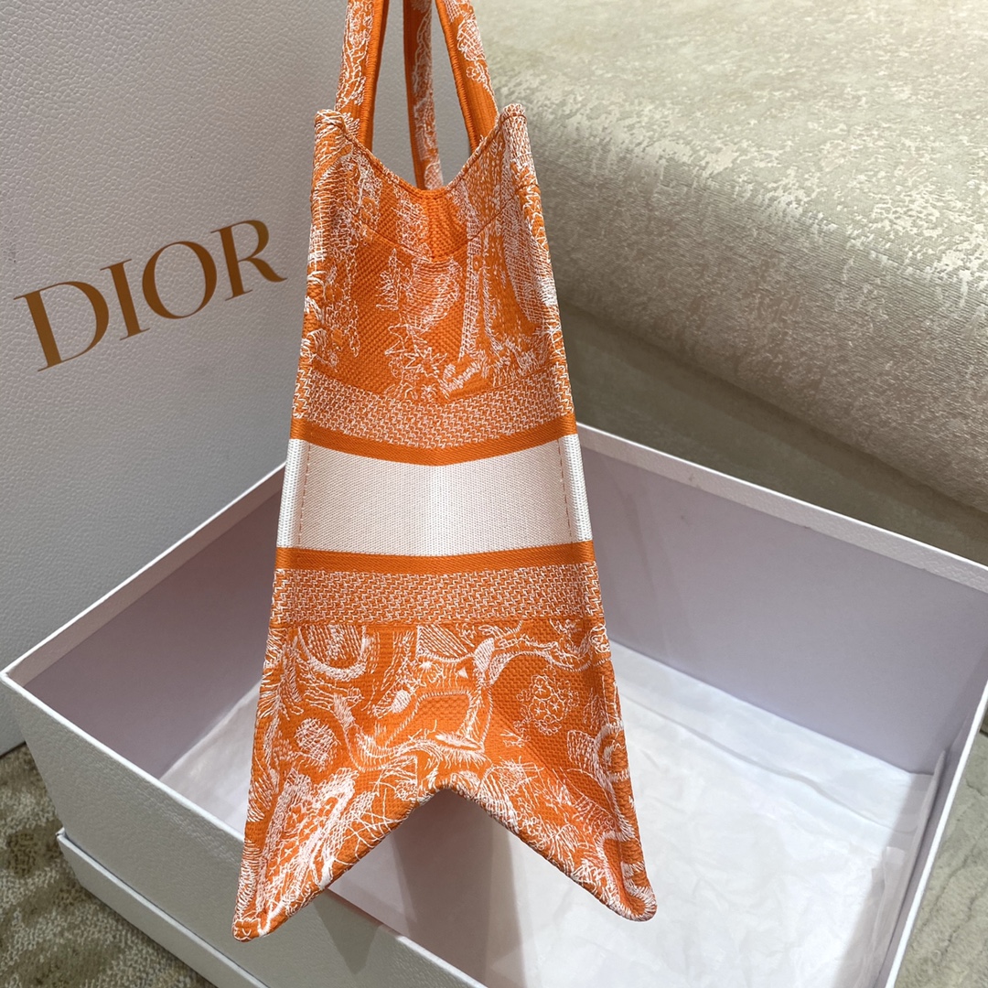 DIOR TOTE Tiger Embroidery Fluorescent Collection