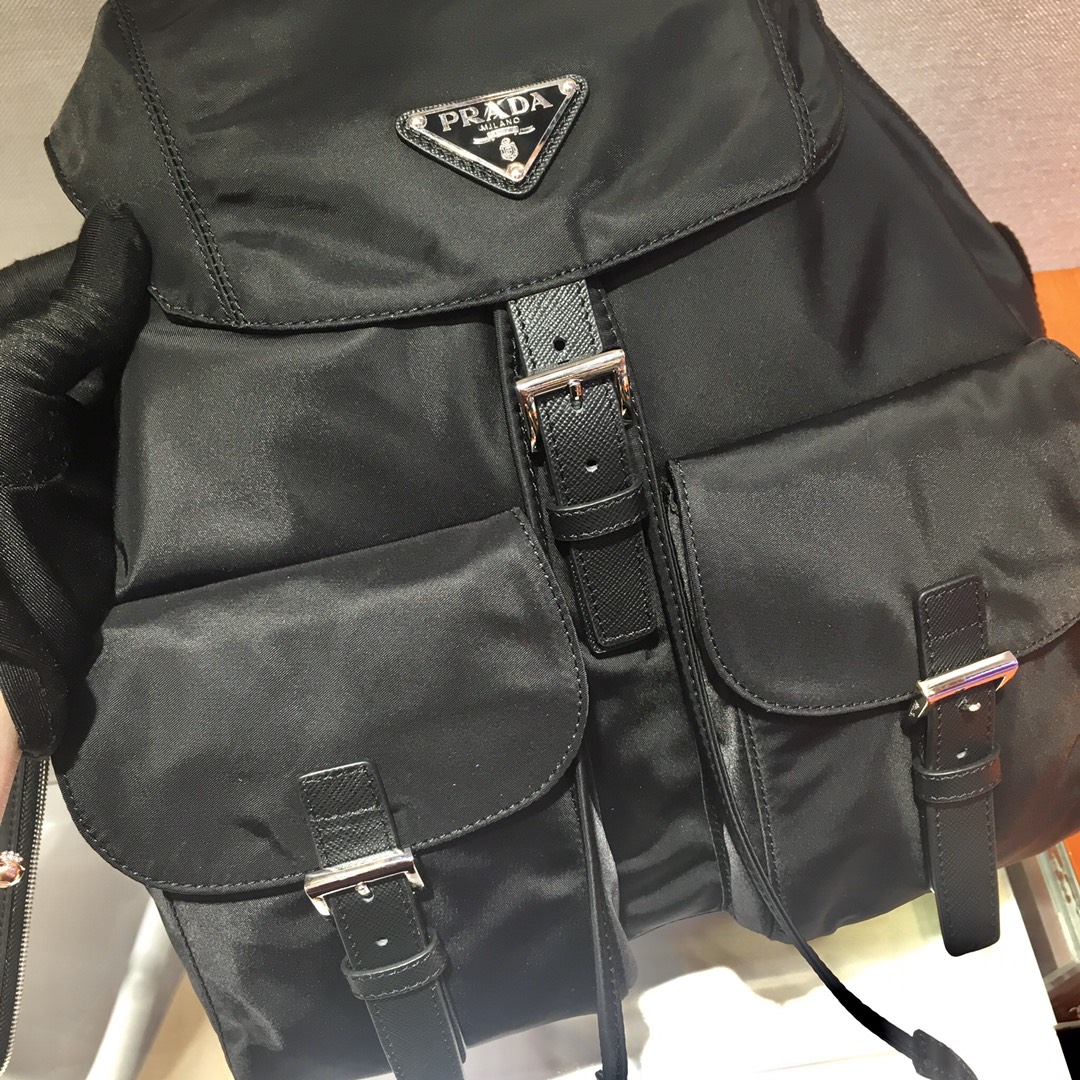 𝐏𝐑𝐀𝐃𝐀 New backpack 1BZ811