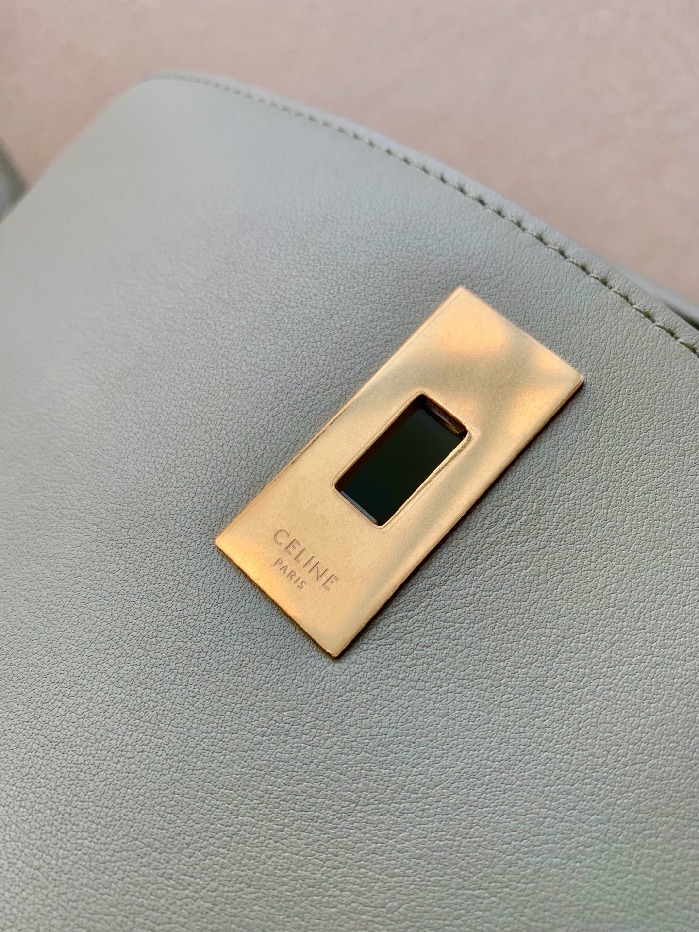 𝐂𝐞𝐥𝐢𝐧𝐞 BUCKET 16 bucket bag in smooth calfskin