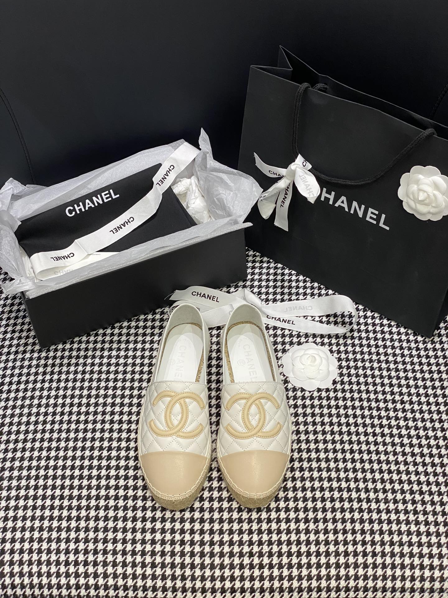 CHANEL fisherman shoes Chanel classic version of the original injection of rubber translucent rubber original color hemp sole