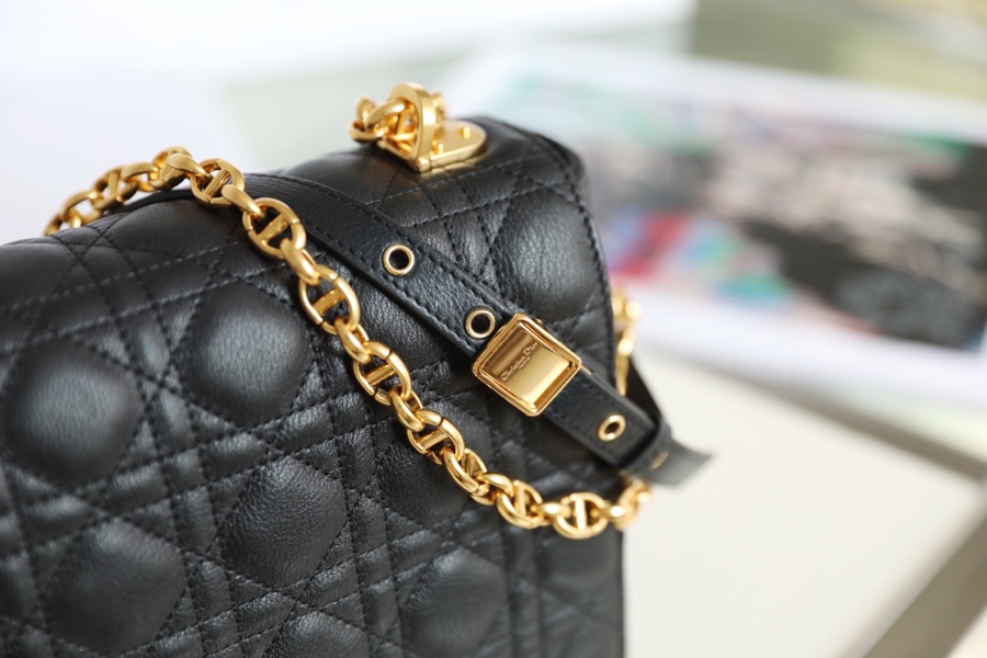 [DlOR CARO] Black soft cow leather rattan check DR-081