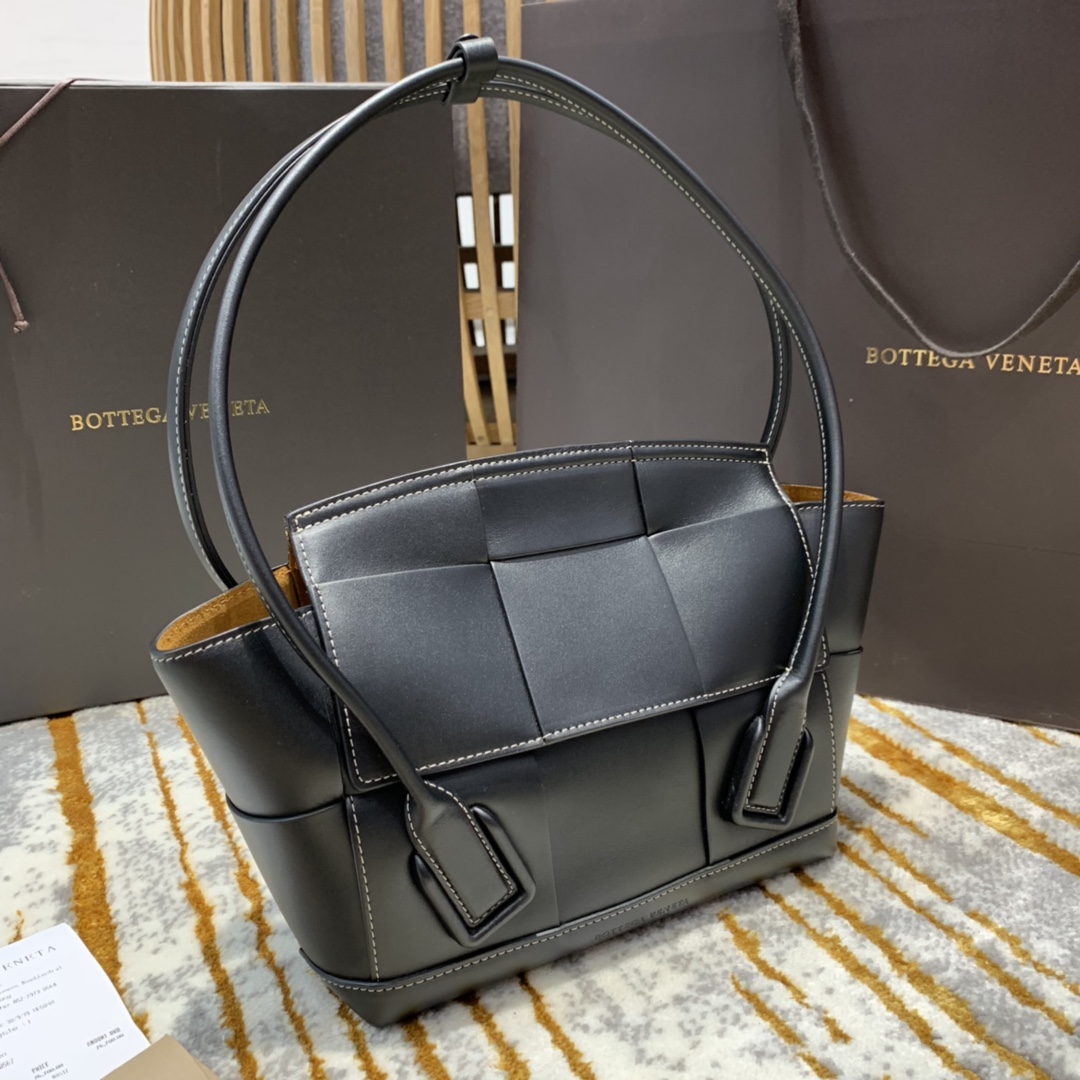 Bottega Veneta  𝙏𝙝𝙚 𝘼𝙧𝙘𝙤 𝟯𝟯 #575943
