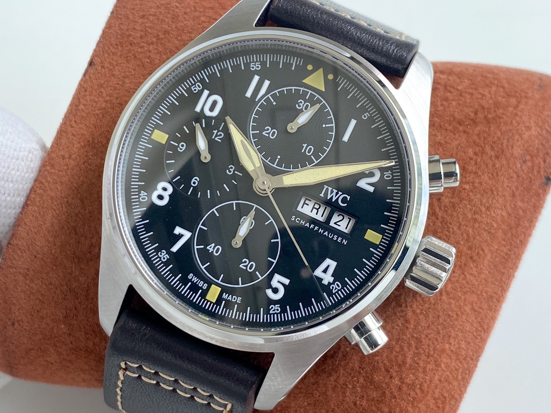 IWC- IWC 3777 Pilot's Watch Chronograph, movement synchronized with the original, anti-glare blue coating on both sides
