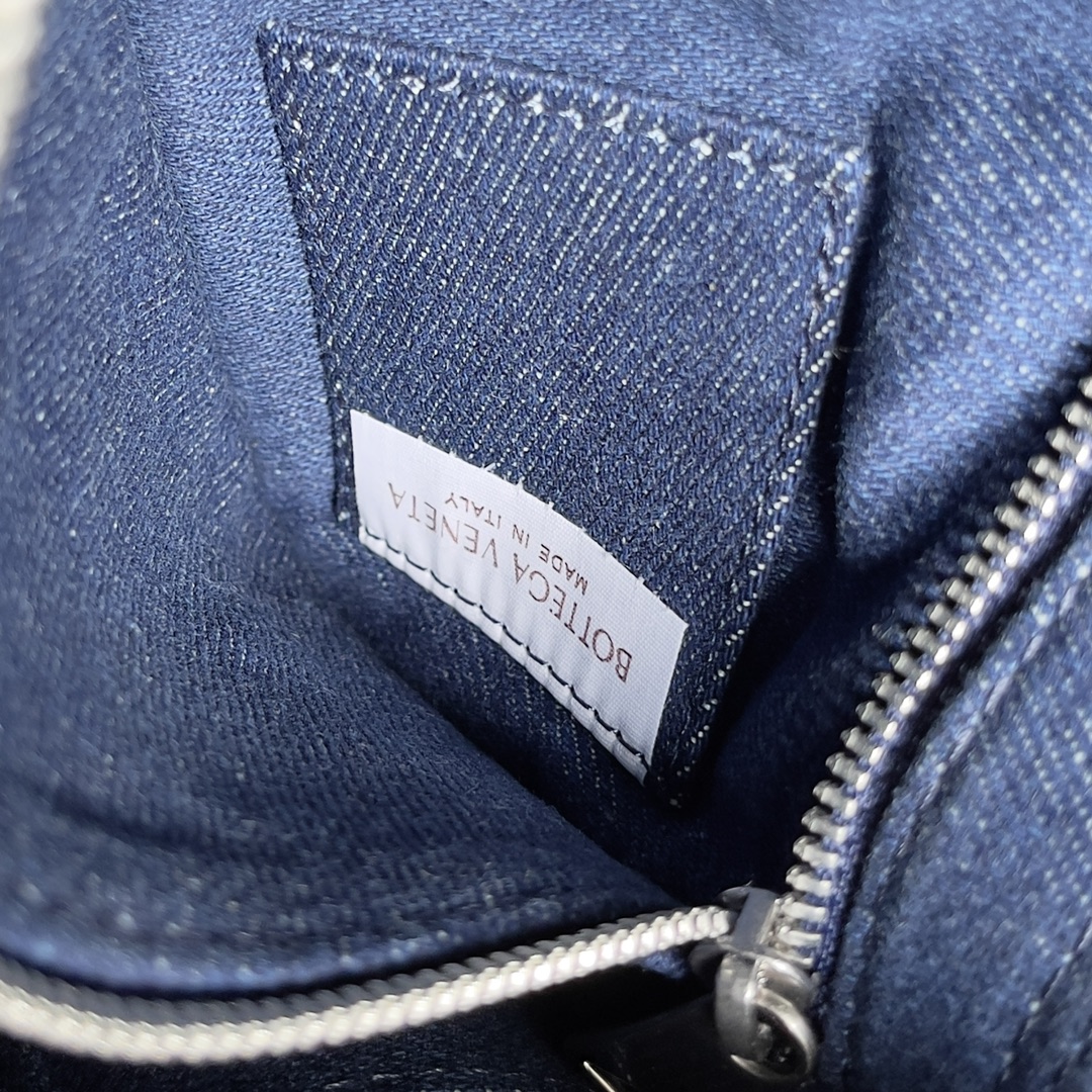 Bottega Veneta BV New six compartment underarm bag #709360