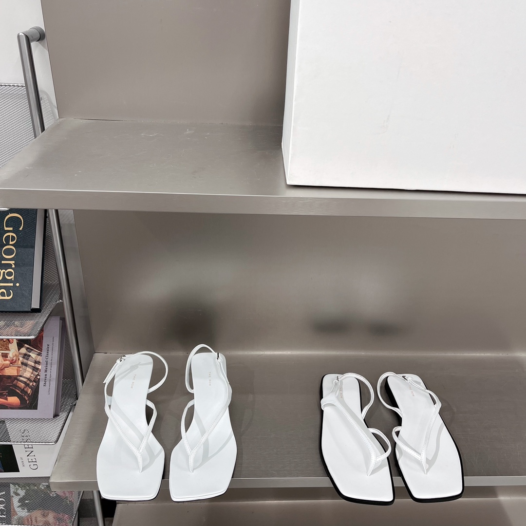 𝐓𝐇𝐄 𝐑𝐎𝐖｜𝟐𝟎𝟐𝟐/𝐒𝐒 𝐧𝐞𝐰 New The row 2022/fw Retro Minimalist Sandals