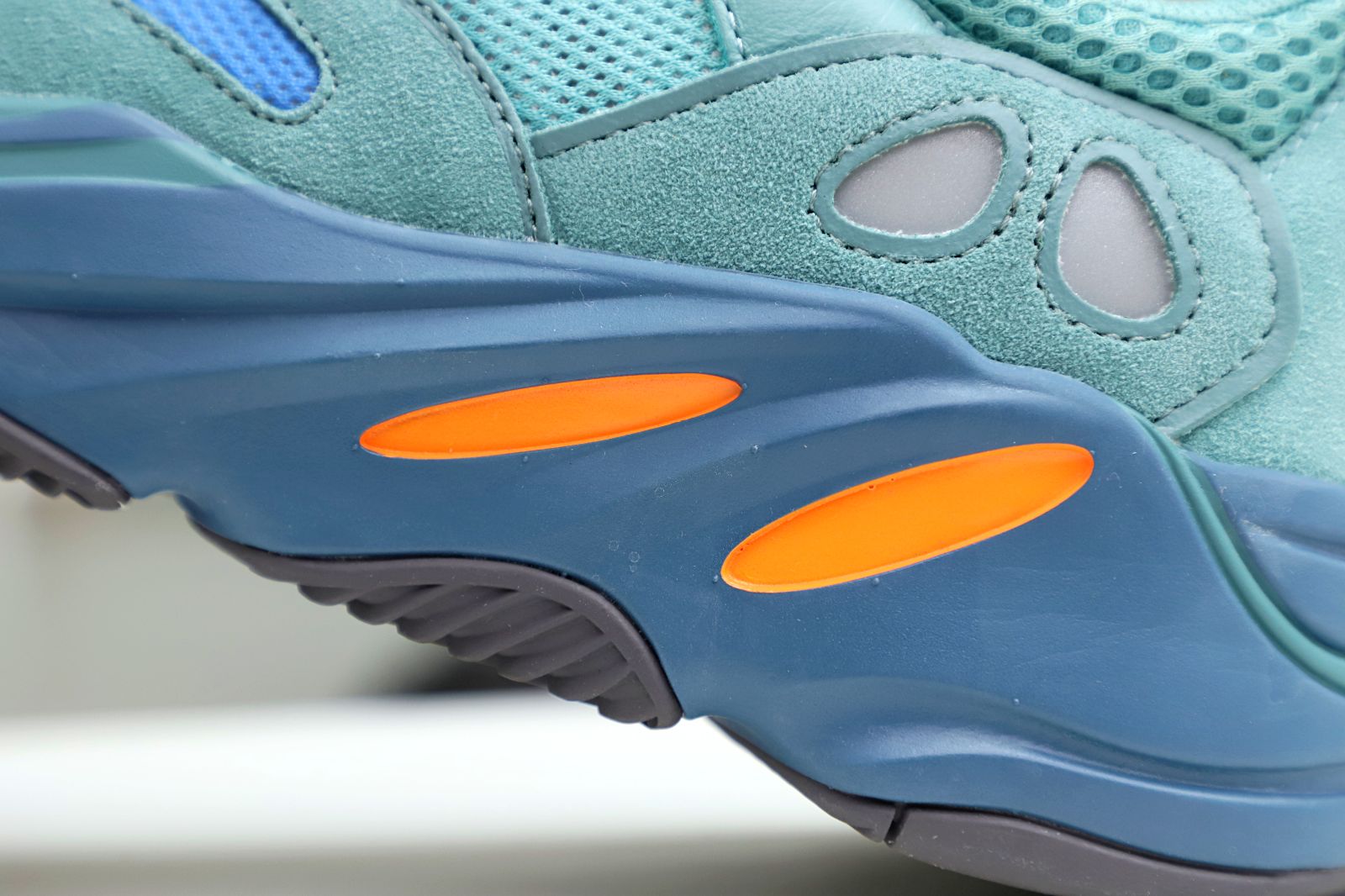 Yeezy boost 700 Faded