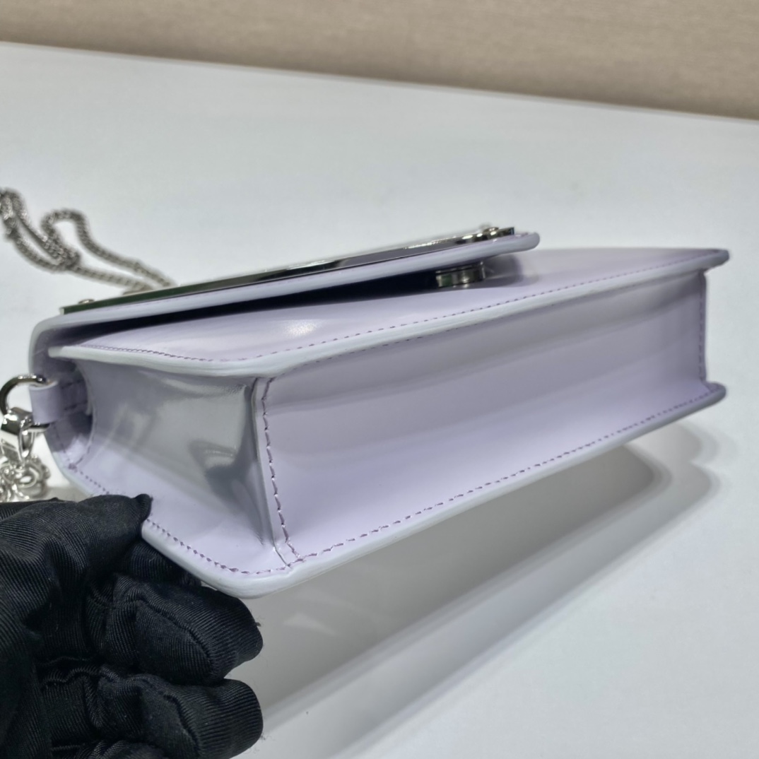 𝐏𝐑𝐀𝐃𝐀 Large triangular flap 1BH189