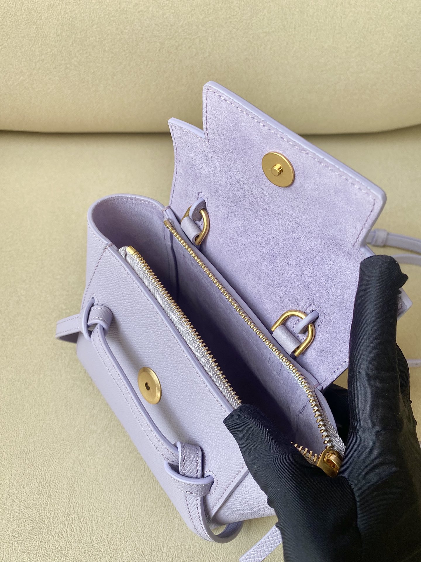 𝐂𝐞𝐥𝐢𝐧𝐞 𝐛𝐞𝐥𝐭 𝐩𝐢𝐜𝐨 𝟏𝟔𝐜𝐦 Grained Calfskin Bag