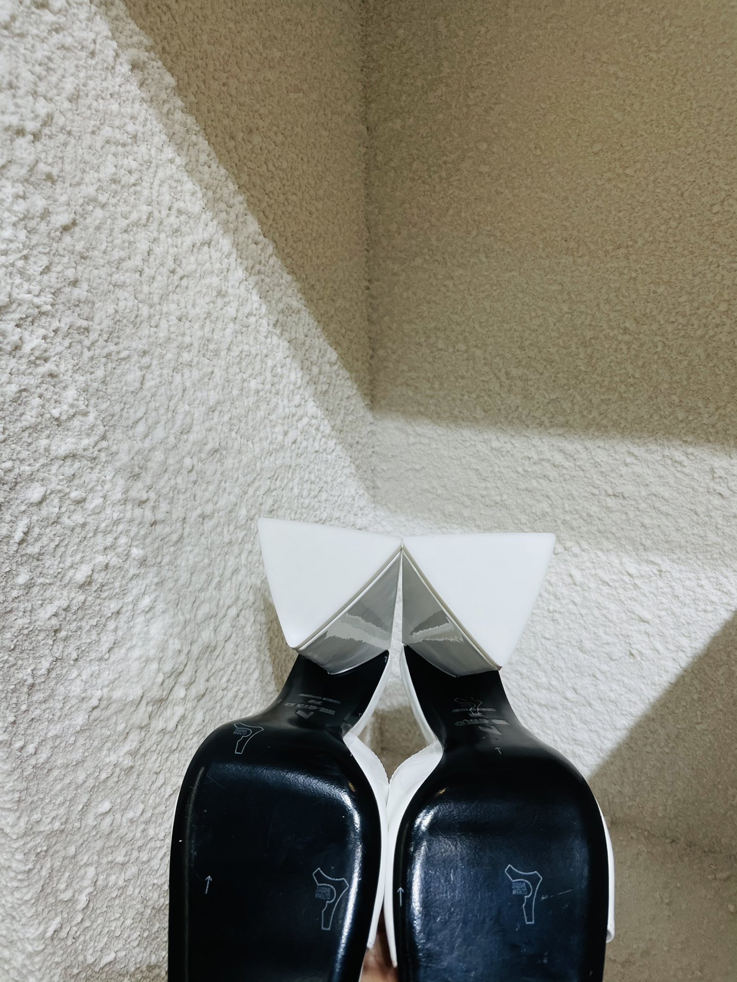 THE ATTICO | 𝟐𝟎𝟐𝟏/𝐒𝐒 𝐧𝐞𝐰 The attico triangle heel sandals lined with sheepskin leather genuine leather outsole