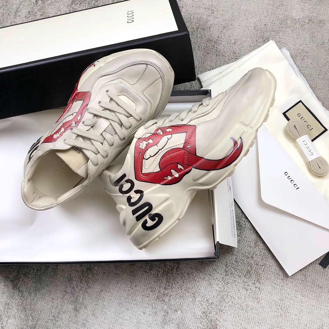 Gucci Pops This collection has a lot of flora and fauna elements Original material